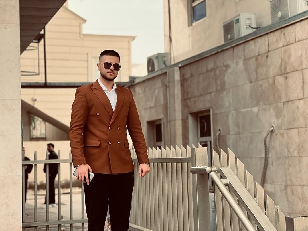 Instagram post by @_9husm