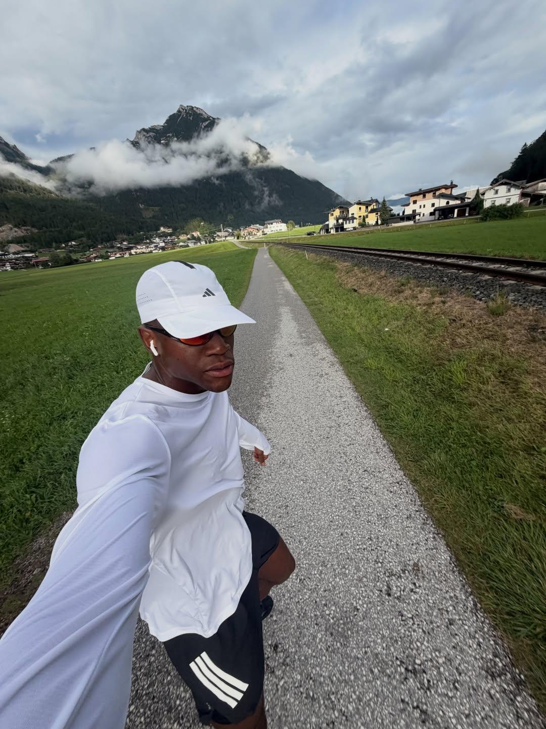 Instagram post by @aaron_fr