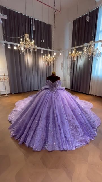 Instagram post by @amanda.novias_quinceaneradress