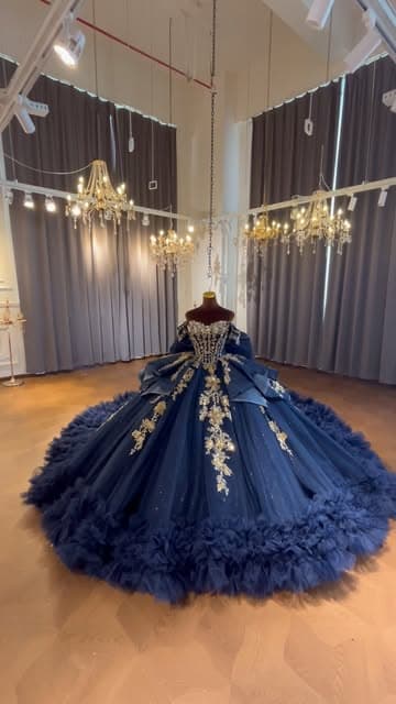 Instagram post by @amanda.novias_quinceaneradress