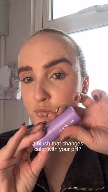 Instagram post by @bylauraxox