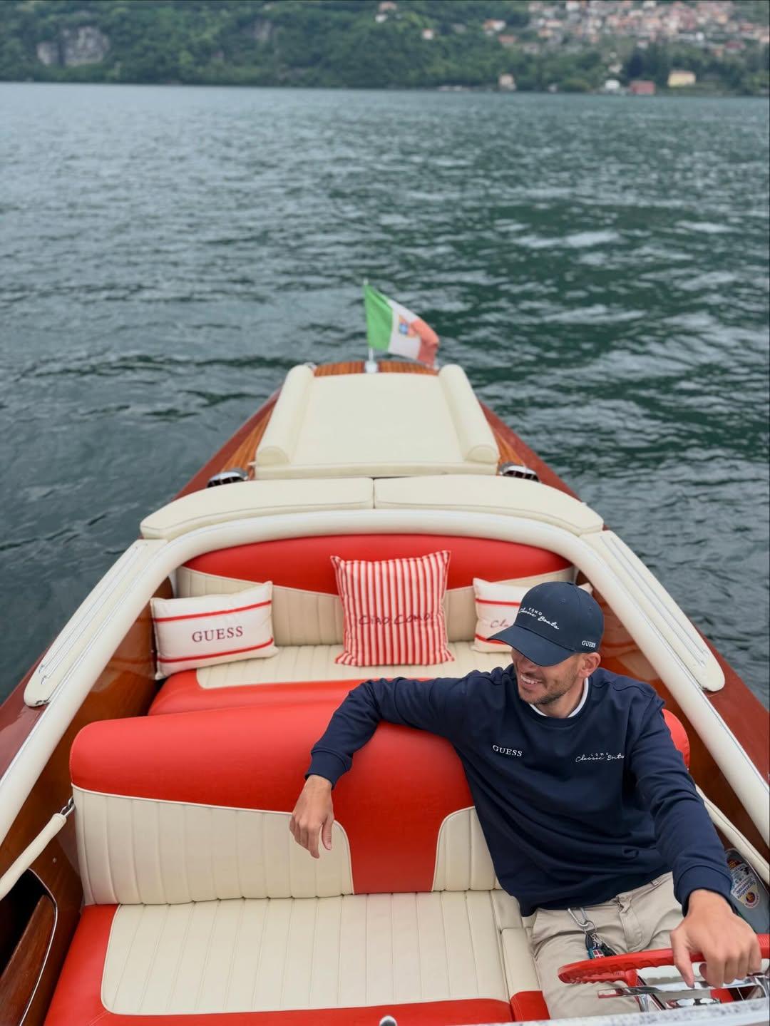 Instagram post by @comoclassicboats