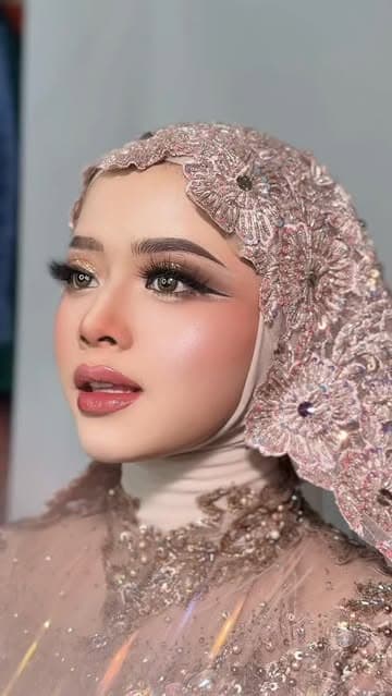 Instagram post by @d.della_makeup