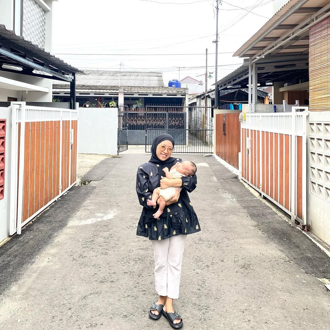 Instagram post by @deva_dahlia