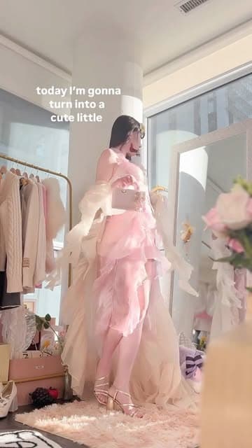 Instagram post by @glittrful