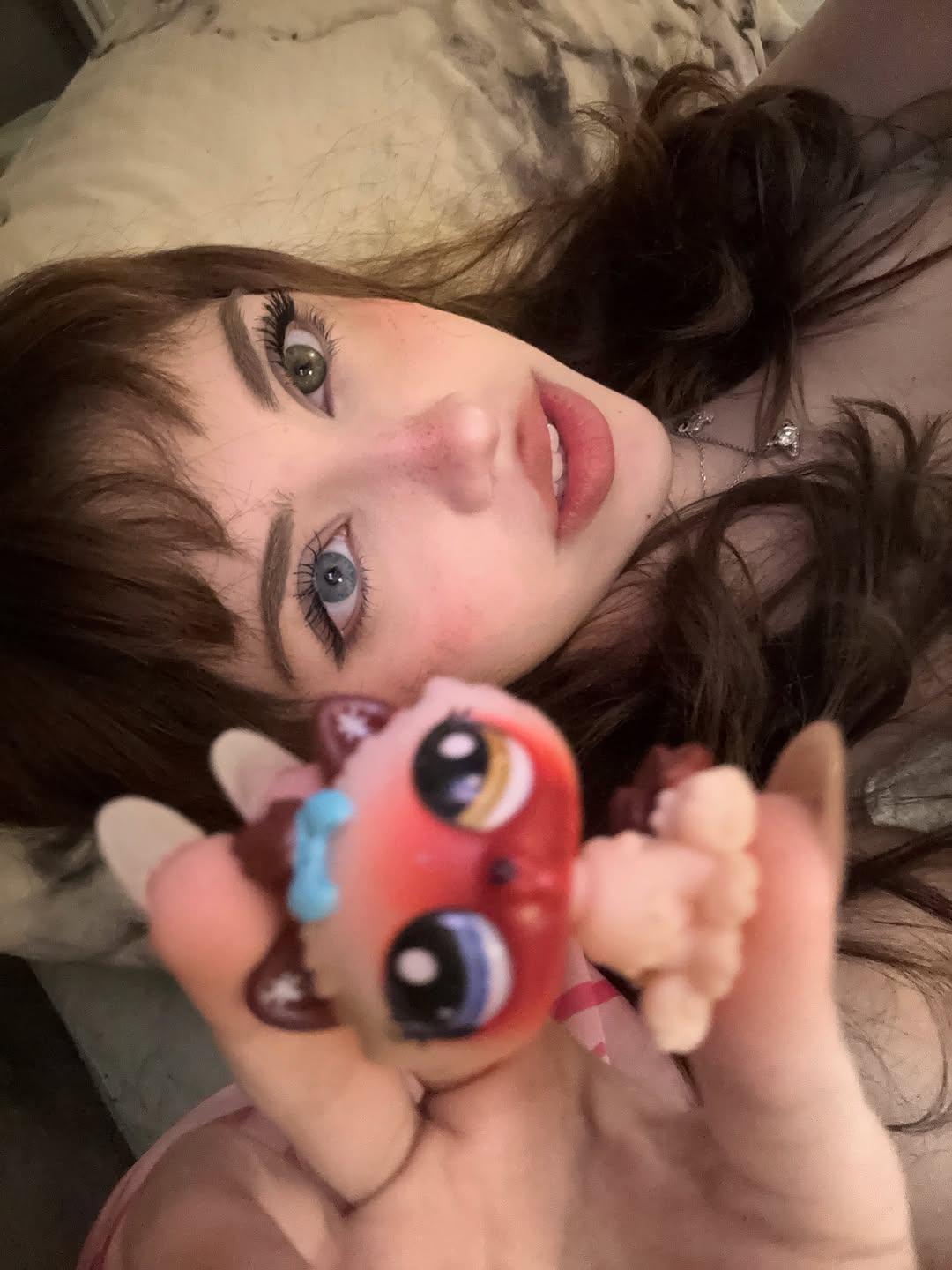 Instagram post by @hirixie