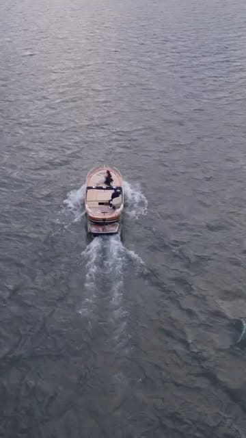 Instagram post by @lakecomobyboat