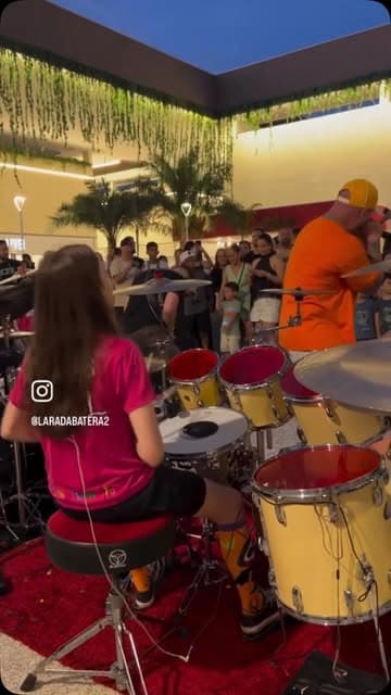 Instagram post by @laradabatera