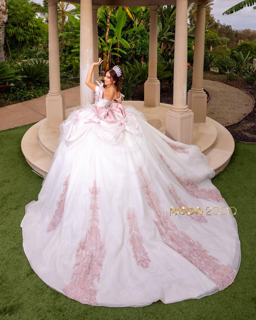 Instagram post by @moda2000inc