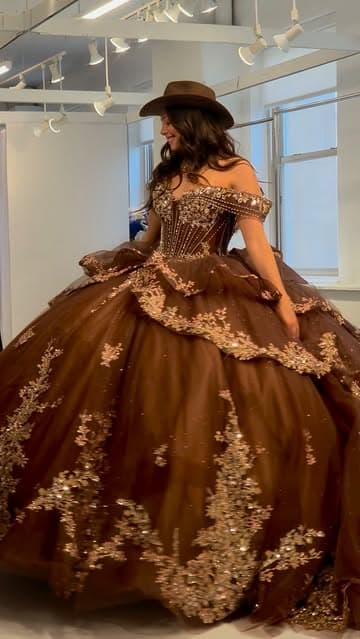 Instagram post by @quinceanerasandbridals