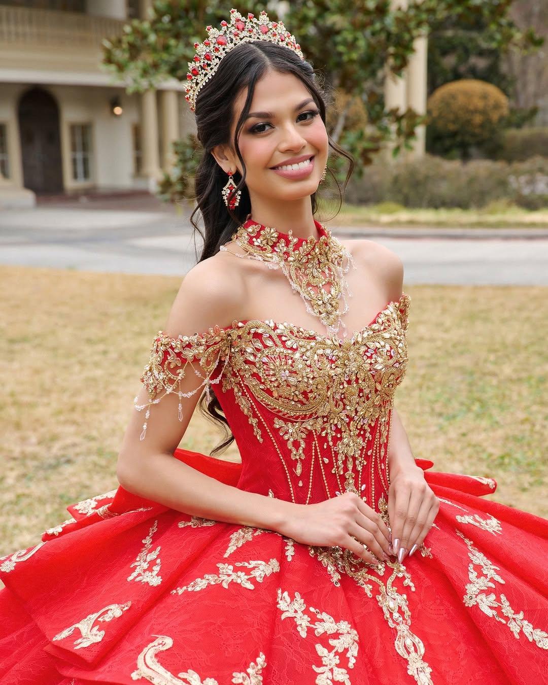 Instagram post by @quinceanerasandbridals