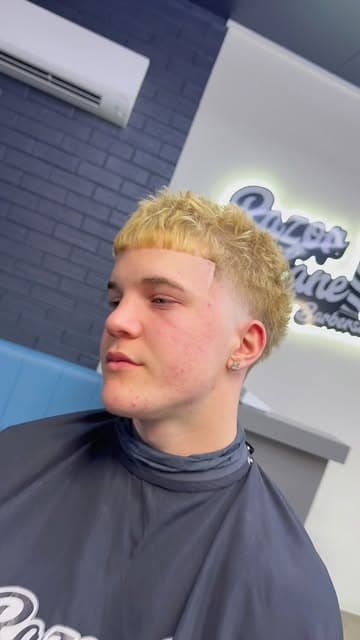 Instagram post by @razorlanebarbershop
