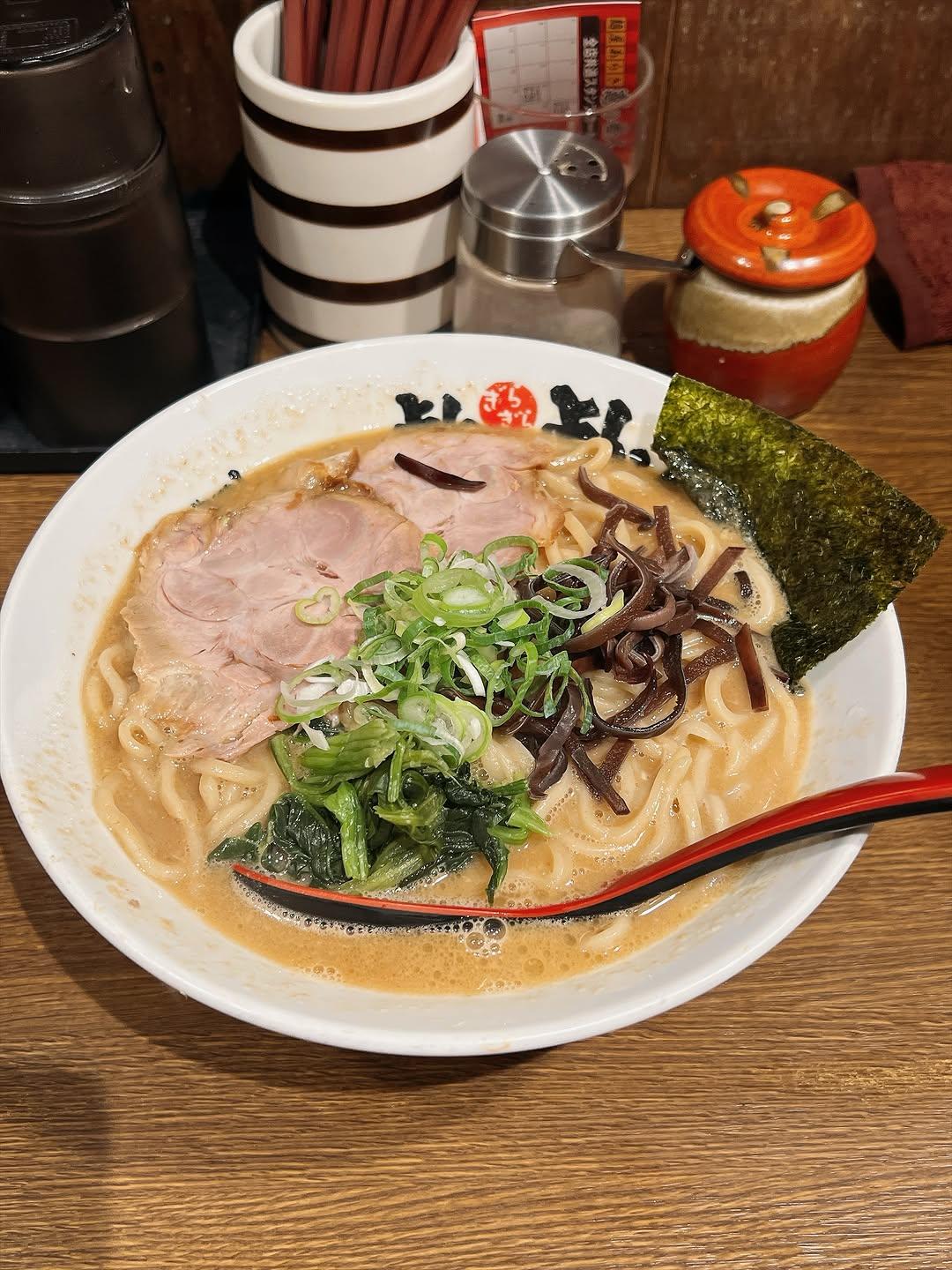 Instagram post by @yajimeshi