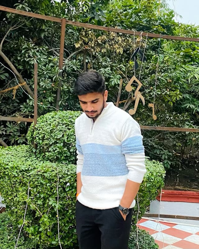 @4nur4gmishr4's Instagram post posted on date 12/25/2024 which generated 260 likes and 13 comments