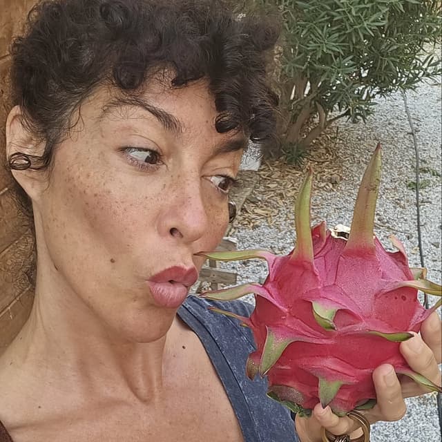 @_rociomadrid's Instagram post posted on date 10/4/2026 which generated 797 likes and 28 comments