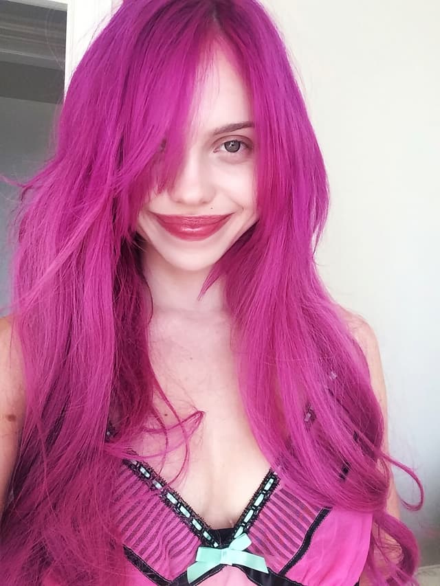 @adelajergova's Instagram post posted on date 9/17/2026 which generated 1274188 likes and 4555 comments