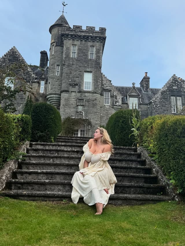 @ameliaquest's Instagram post posted on date 9/7/2025 which generated 97399 likes and 1683 comments