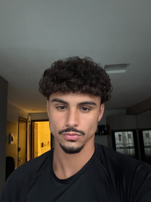 @asafe.lmelo_'s Instagram post posted on date 10/6/2026 which generated 10879 likes and 104 comments