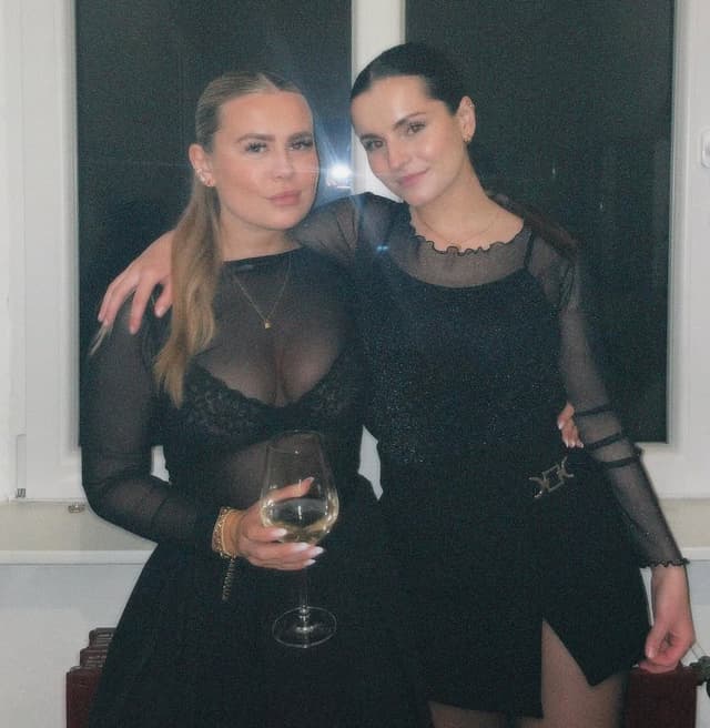 @bellainastr's Instagram post posted on date 5/7/2023 which generated 1365 likes and 19 comments