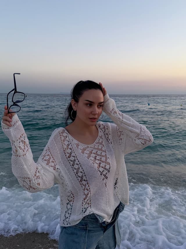 @borazemani's Instagram post posted on date 8/30/2026 which generated 22250 likes and 230 comments
