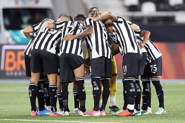 @botafogo's Instagram post posted on date 10/8/2026 which generated 6247 likes and 4501 comments