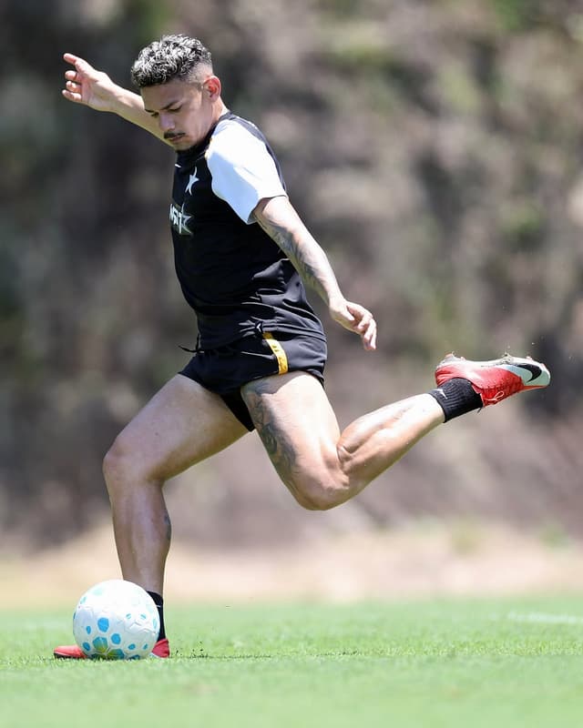 @botafogo's Instagram post posted on date 10/9/2026 which generated 5892 likes and 353 comments