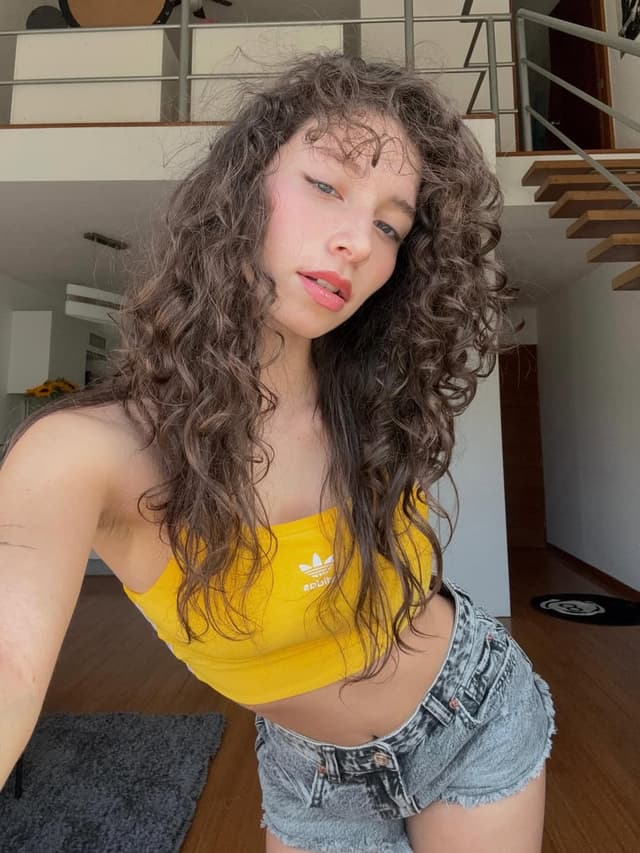@carlaacs_'s Instagram post posted on date 12/18/2025 which generated 19825 likes and 0 comments