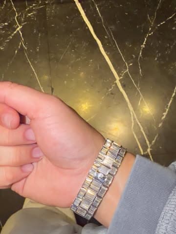 @champagnepapi's Instagram post posted on date 8/15/2026 which generated 2633572 likes and 33055 comments