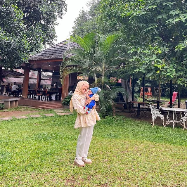 @deva_dahlia's Instagram post posted on date 9/27/2025 which generated 17 likes and 1 comments