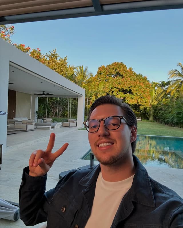 @elgallofx's Instagram post posted on date 2/24/2025 which generated 2115 likes and 71 comments