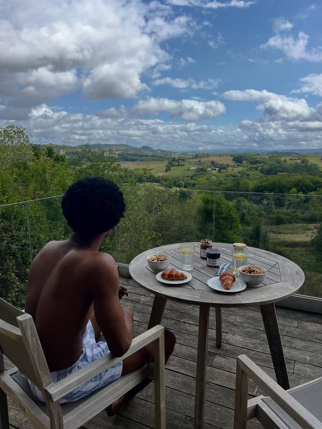 @enejabusybody's Instagram post posted on date 9/5/2025 which generated 3244 likes and 65 comments