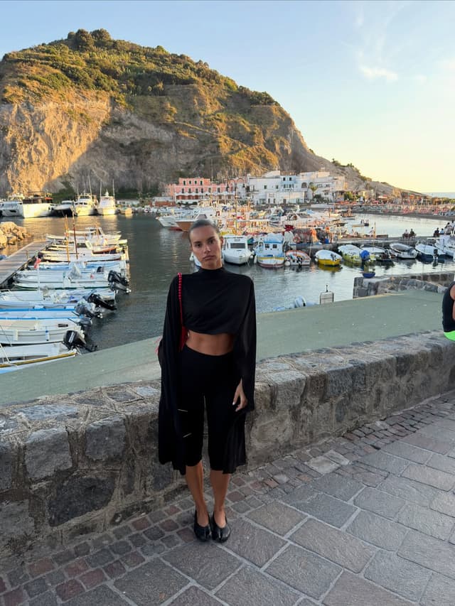 @francescaacuccuru's Instagram post posted on date 8/21/2026 which generated 45615 likes and 42 comments