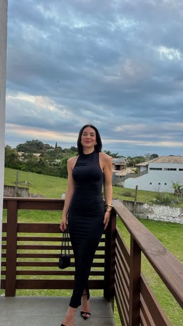 @francielefiamoncini's Instagram post posted on date 10/25/2026 which generated 3 likes and 5 comments