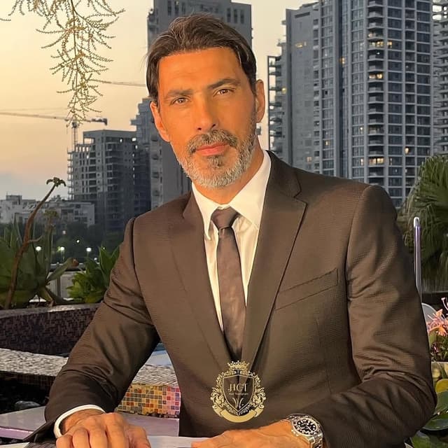 @hair.vip.arzheen's Instagram post posted on date 12/15/2025 which generated 20 likes and 16 comments