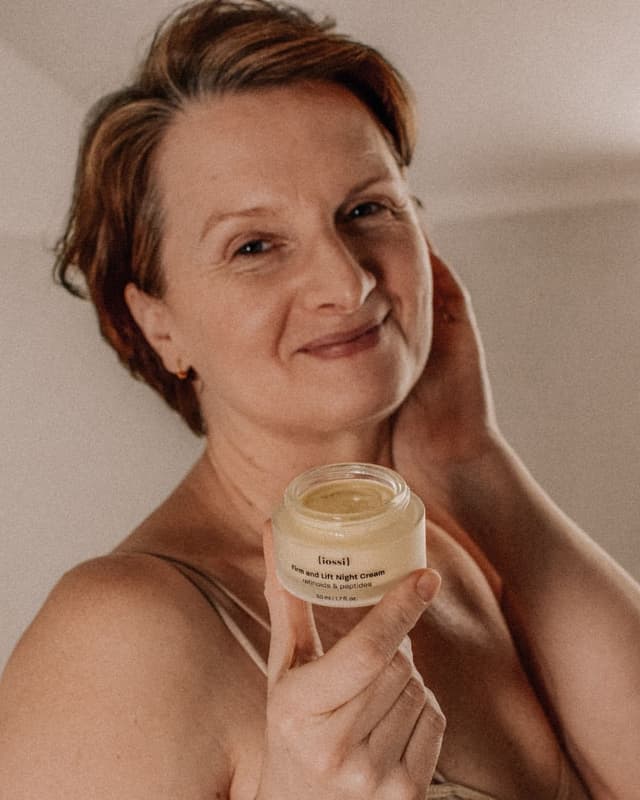 @iossi.cosmetics's Instagram post posted on date 9/15/2026 which generated 29 likes and 8 comments