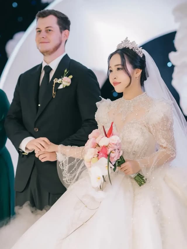 @jancember_bridal_diary's Instagram post posted on date 6/24/2026 which generated 326 likes and 2 comments