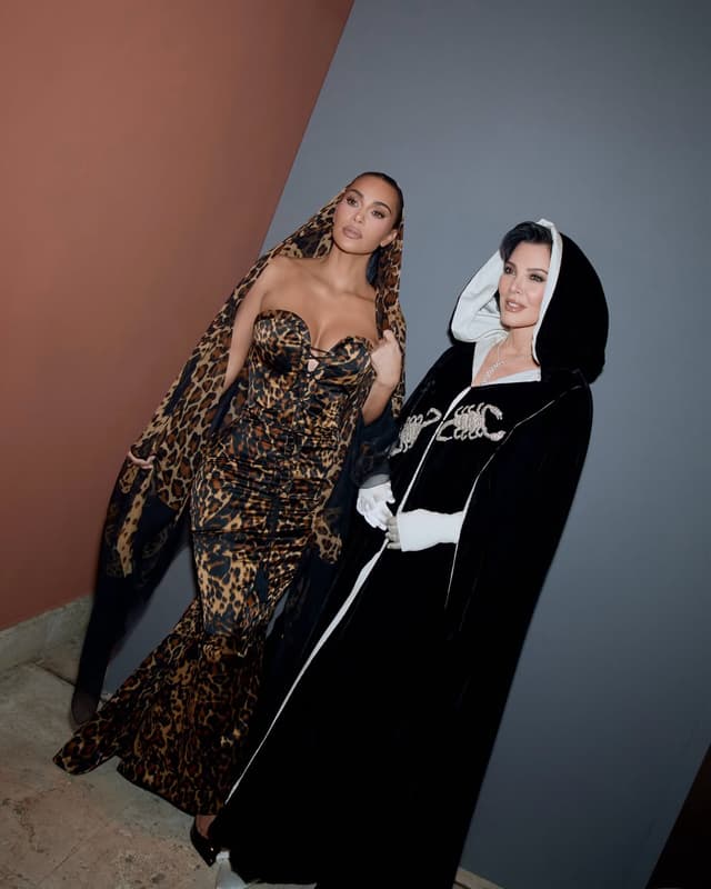@kimkardashian's Instagram post posted on date 10/25/2026 which generated 522324 likes and 3254 comments