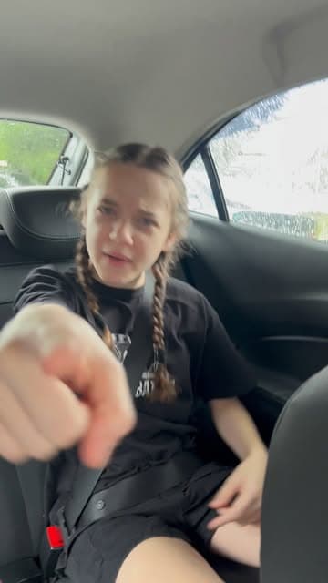 @laradabatera's Instagram post posted on date 10/23/2026 which generated 3605 likes and 210 comments