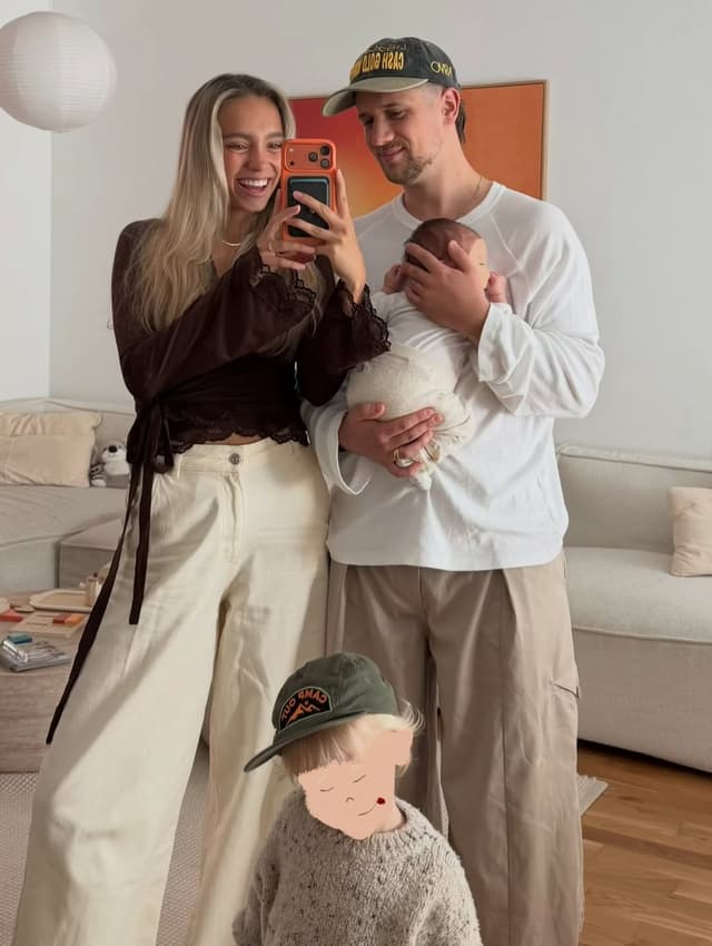 @lisa's Instagram post posted on date 10/6/2026 which generated 257028 likes and 661 comments