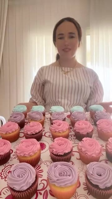 @lolys_cakess's Instagram post posted on date 9/26/2026 which generated 33 likes and 5 comments