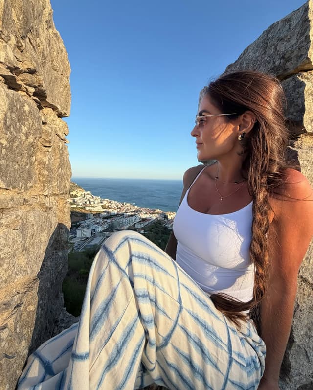 @mayragnetto's Instagram post posted on date 8/10/2026 which generated 834 likes and 55 comments