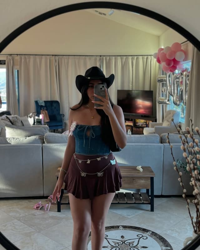 @mellb4e's Instagram post posted on date 8/19/2024 which generated 124 likes and 10 comments
