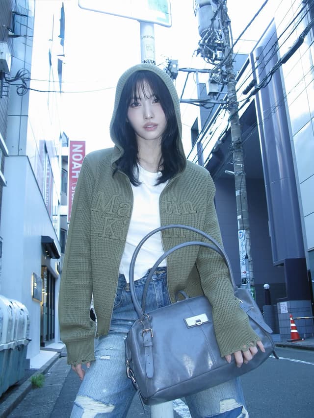 @momo's Instagram post posted on date 9/8/2026 which generated 711915 likes and 1514 comments