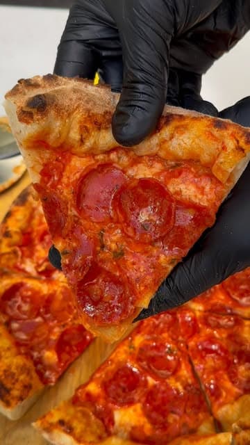 @pizzaboyzpl's Instagram post posted on date 8/22/2026 which generated 71 likes and 1 comments