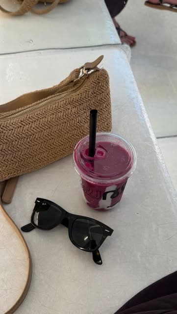 @quepau's Instagram post posted on date 6/22/2026 which generated 3 likes and 2 comments