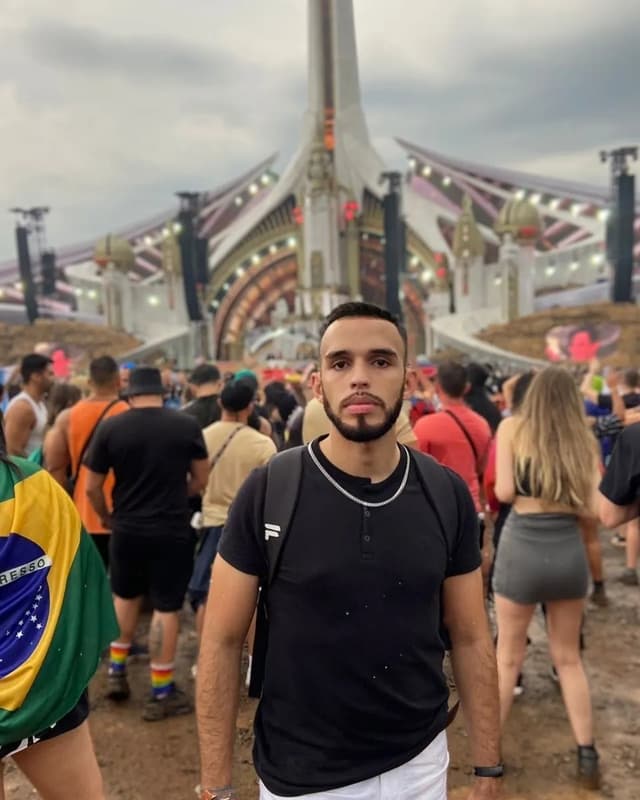 @rone.erasmo's Instagram post posted on date 10/16/2023 which generated 328 likes and 10 comments