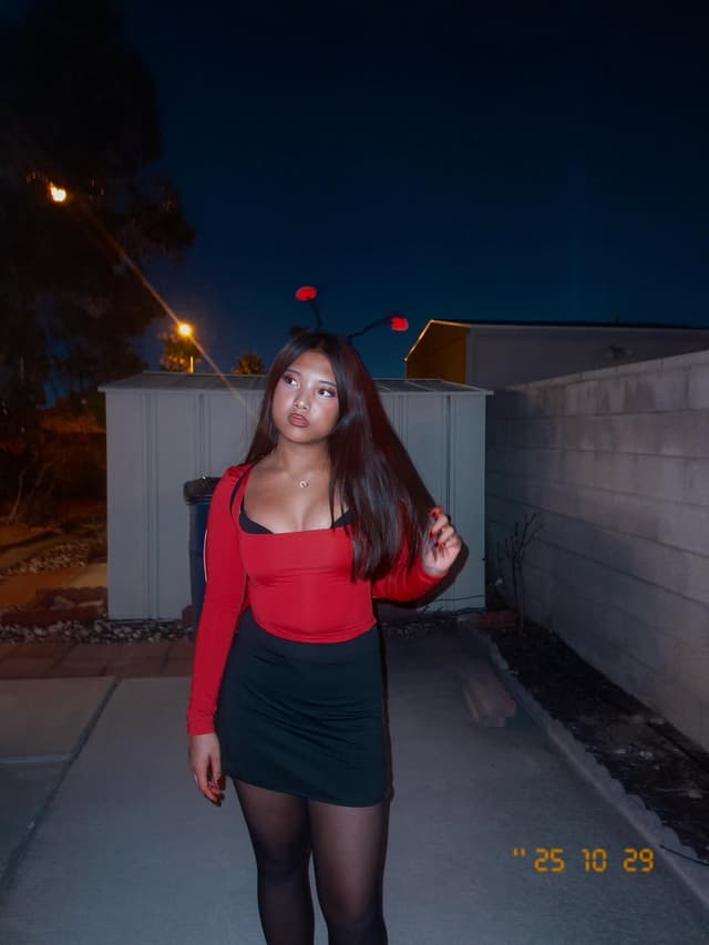 @ronivvz's Instagram post posted on date 11/1/2025 which generated 3 likes and 50 comments