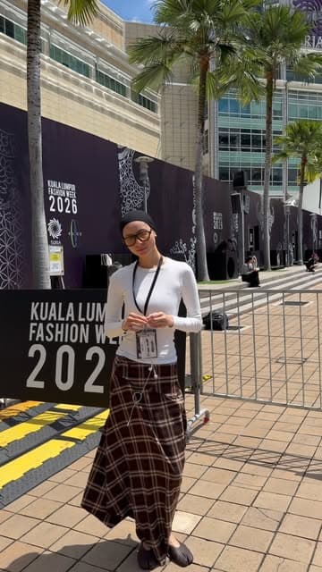 @sarahhio's Instagram post posted on date 8/12/2026 which generated 2059 likes and 3 comments