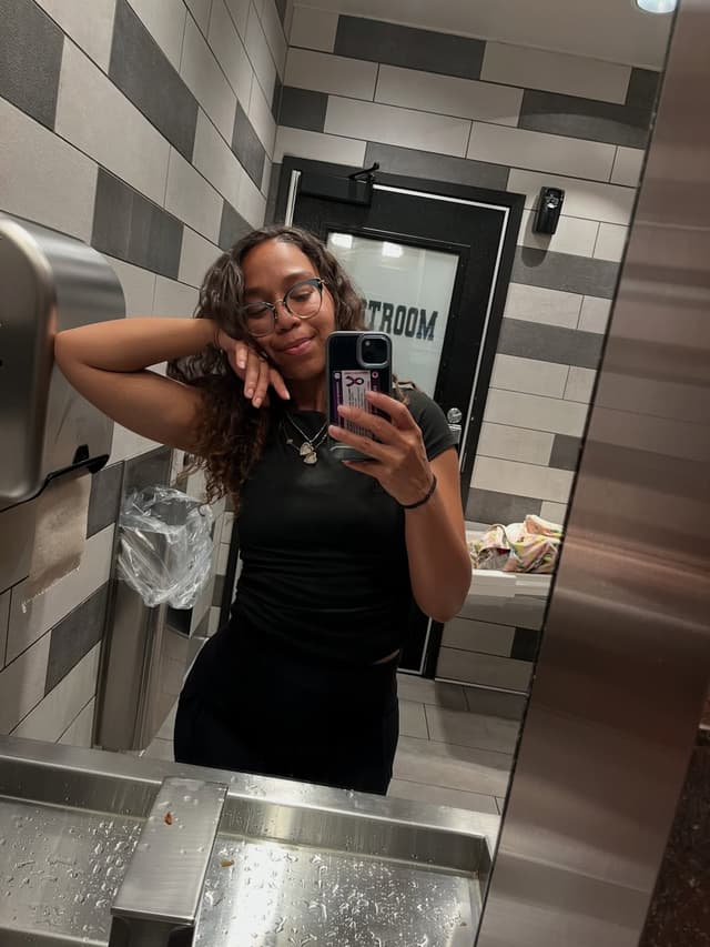 @selinagraceful's Instagram post posted on date 9/5/2026 which generated 3 likes and 9 comments