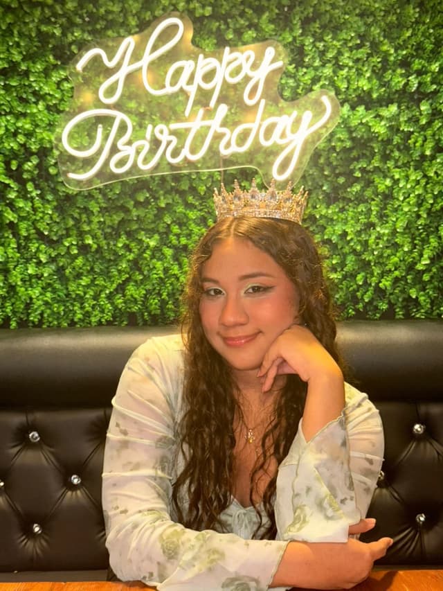 @sheyhls's Instagram post posted on date 11/17/2025 which generated 71 likes and 8 comments